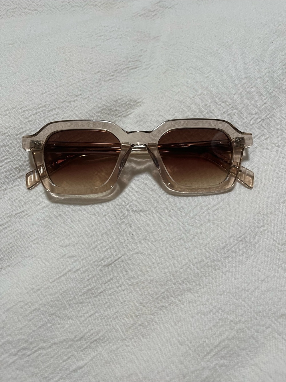 Akila Era in Beige rectangle frame brown gradient lenses